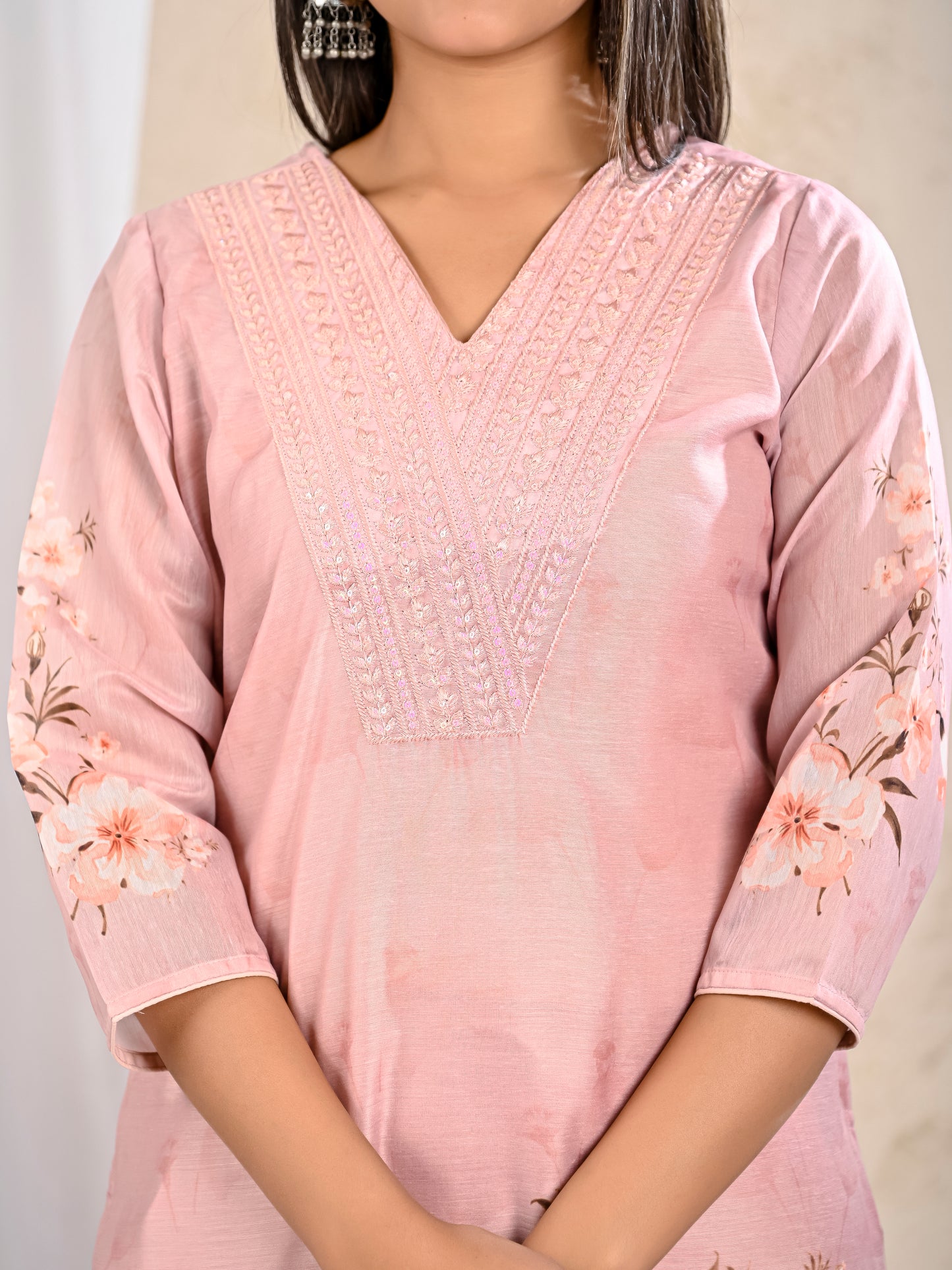 peach kurta set front embroidery detail