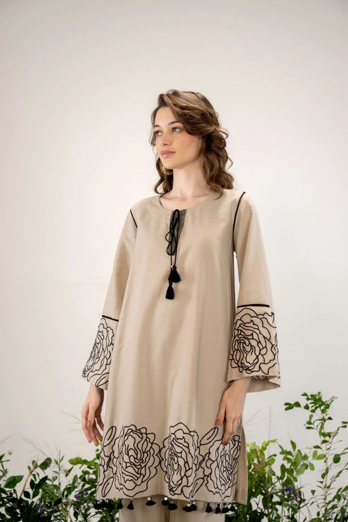 Shreenaya Close up of beige floral embroidery detail