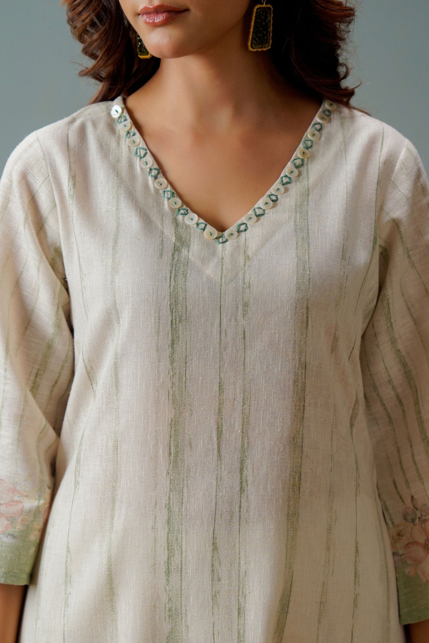 Floral print cotton kurta set with dupatta close