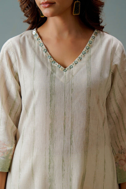 Floral print cotton kurta set with dupatta close