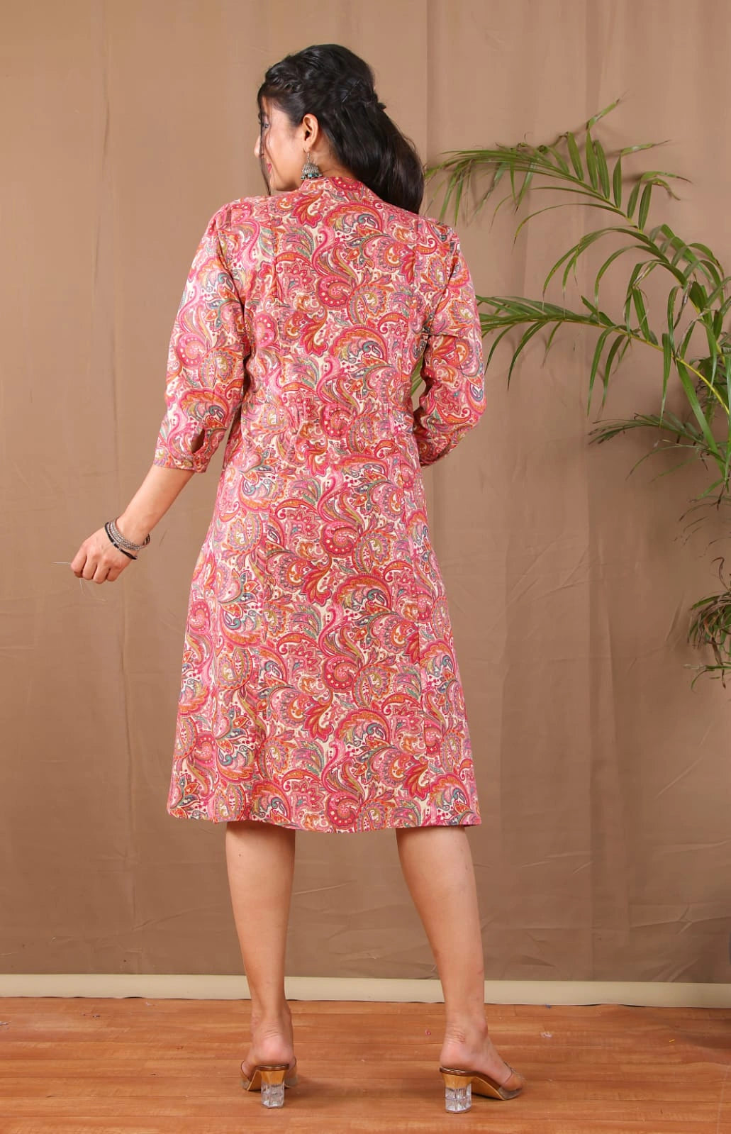 pink kurta side view with two pockets