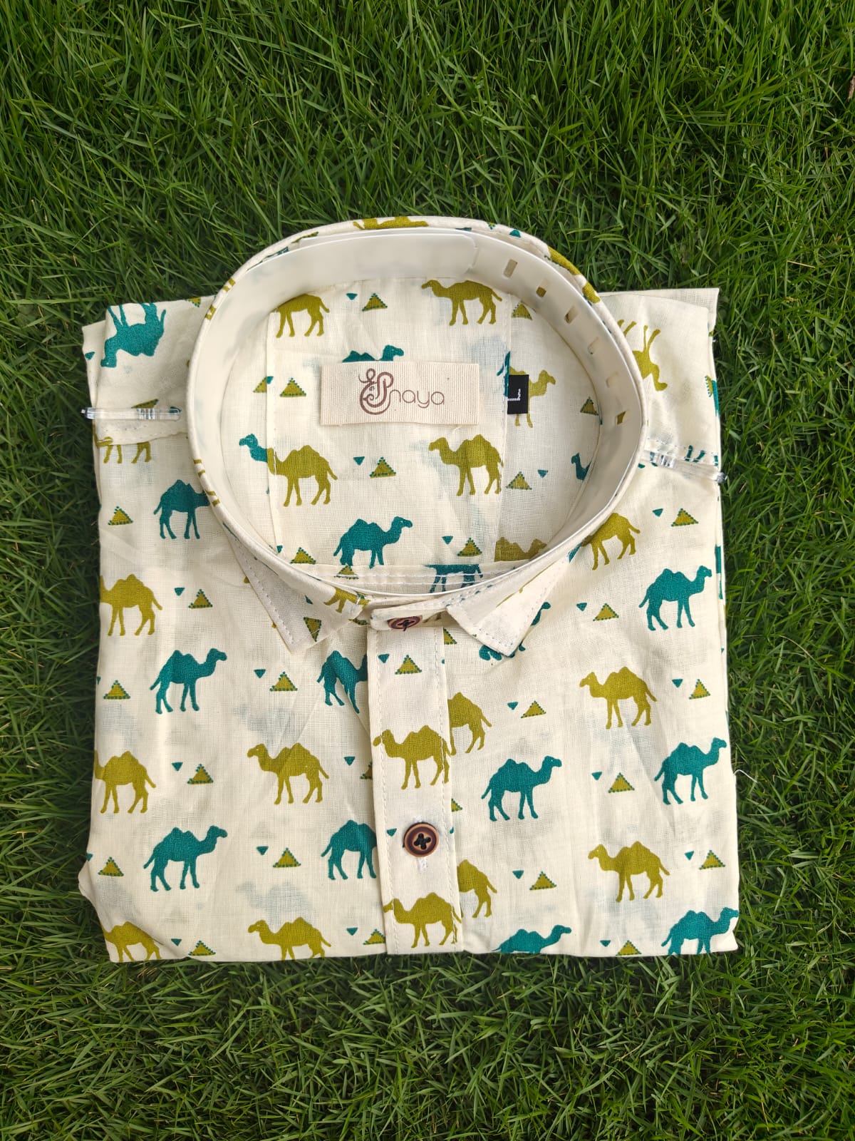White Camel Print Cotton Regular Fit Casual Shirt (Half Sleeves)