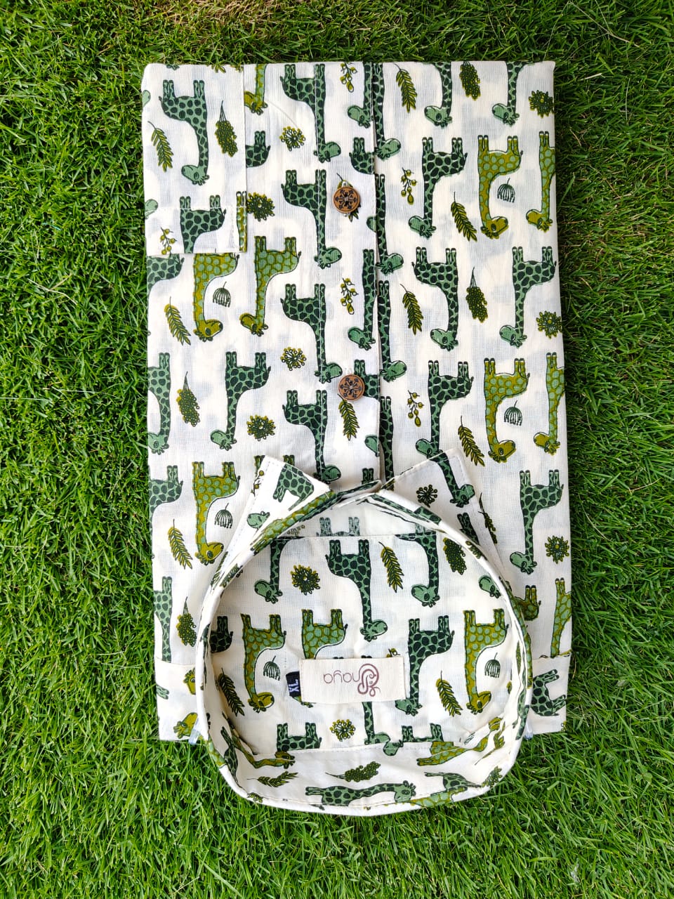 White and Green Giraffe Print Cotton Regular Fit Casual Shirt (Half Sleeves)