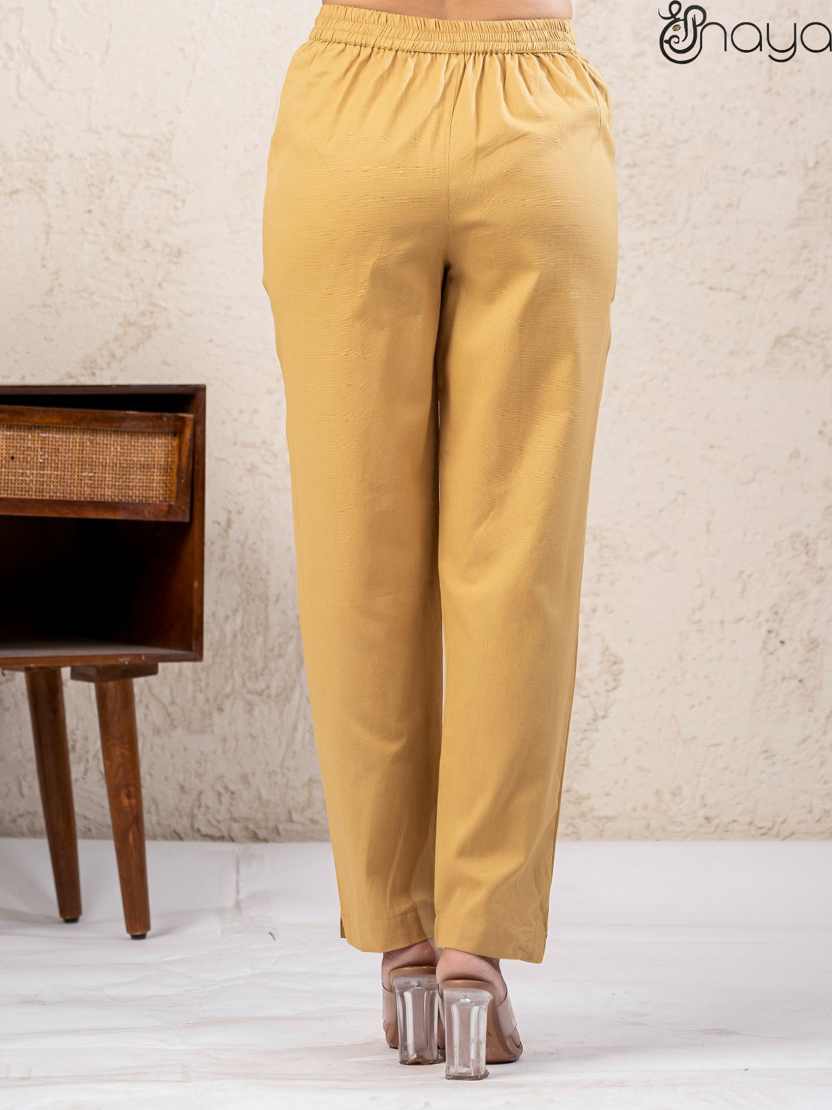 Stylish khaki linen pants summer outfit women