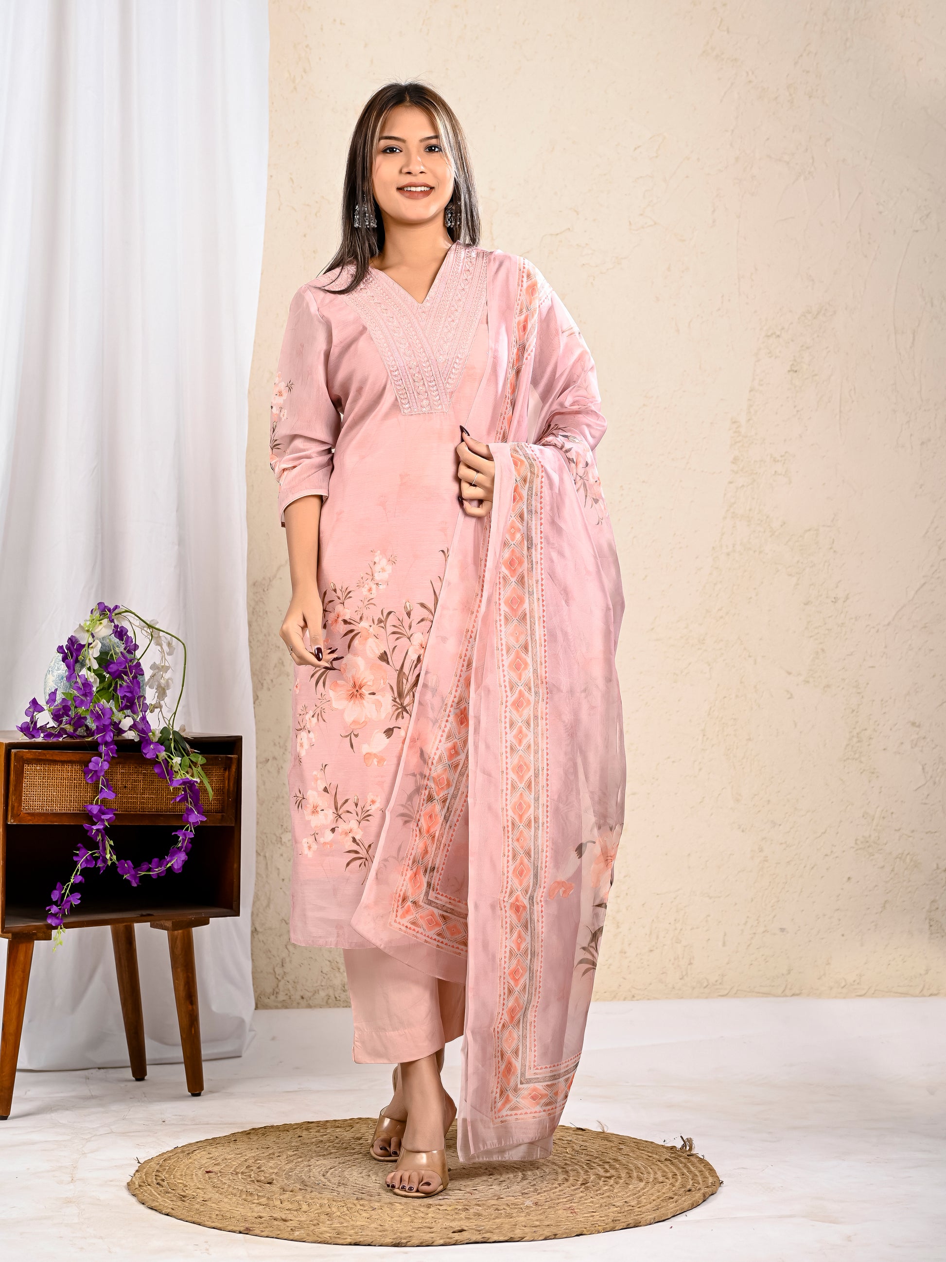peach kurta set front embroidery detail
