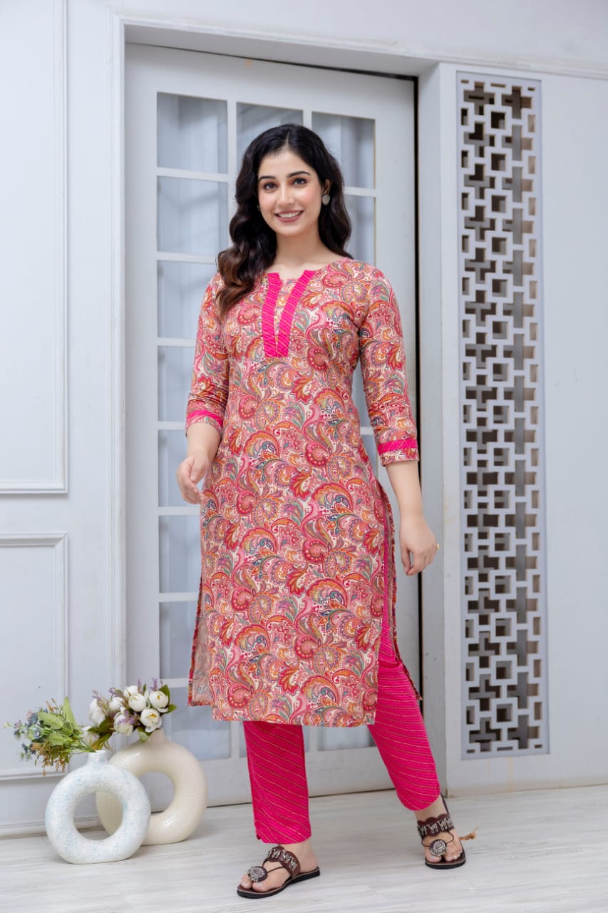 women pink ethnic kurta set stylish look