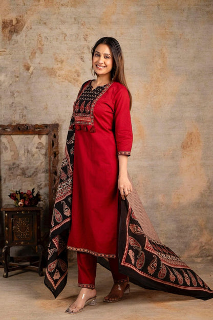Red black kurta pant dupatta with lehariya design