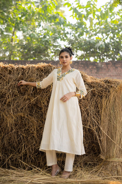 Women white cotton dobby kurta set embroidered design